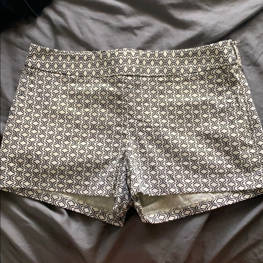 Express Patterned Shorts With Pockets - image 1